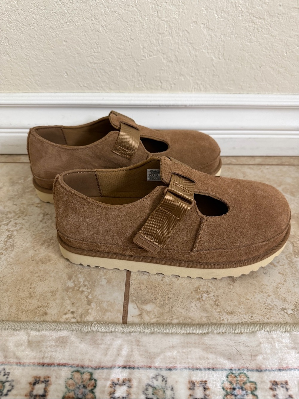 New UGG® Goldenstar Mary Jane Slip-On Clogs size 8 - Picture 8 of 15